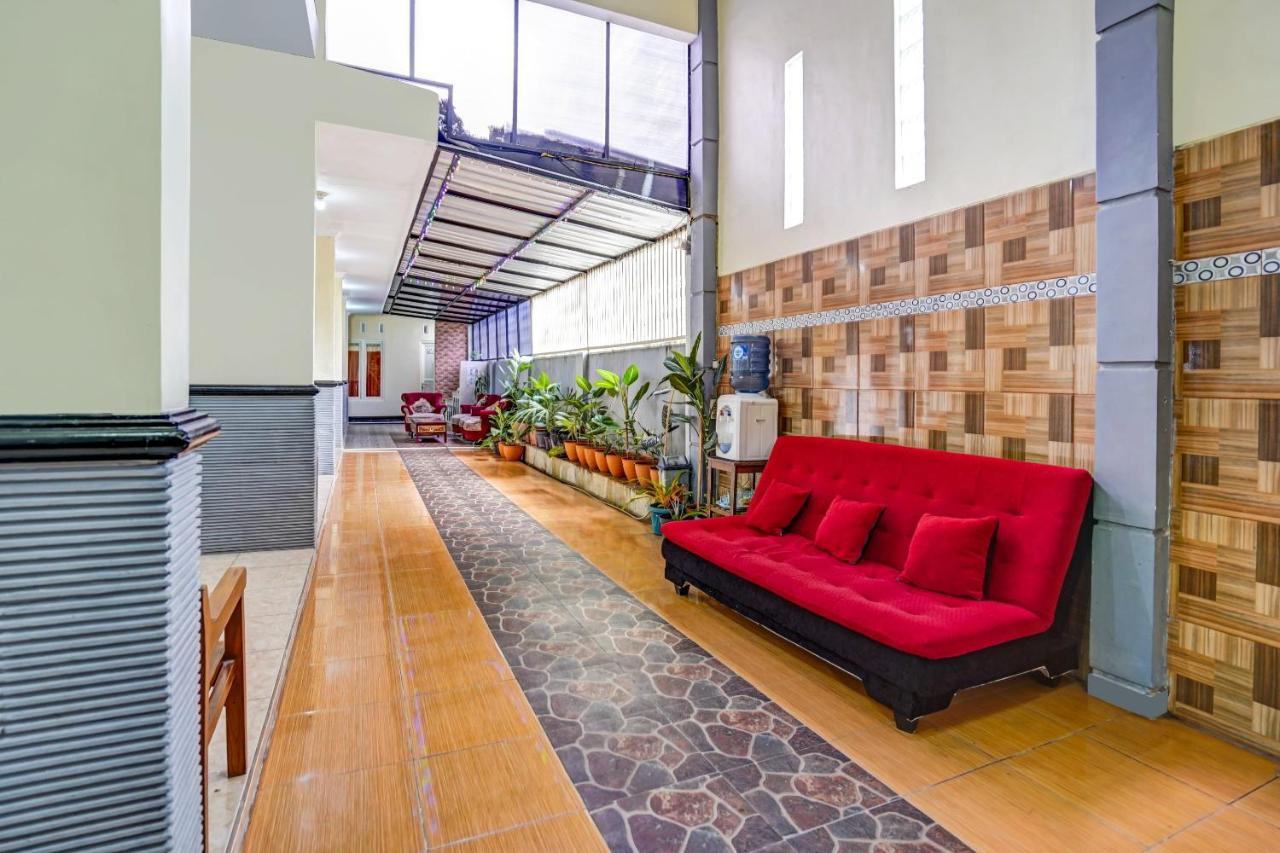 Super Oyo 90642 Lancar Homestay Syariah Tlekung Buitenkant foto