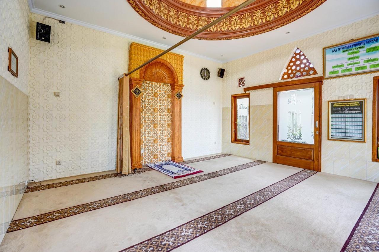 Super Oyo 90642 Lancar Homestay Syariah Tlekung Buitenkant foto
