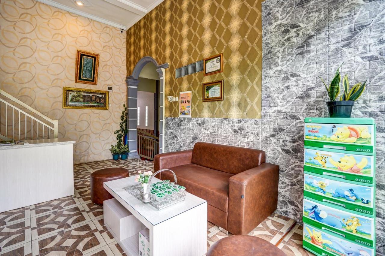 Super Oyo 90642 Lancar Homestay Syariah Tlekung Buitenkant foto