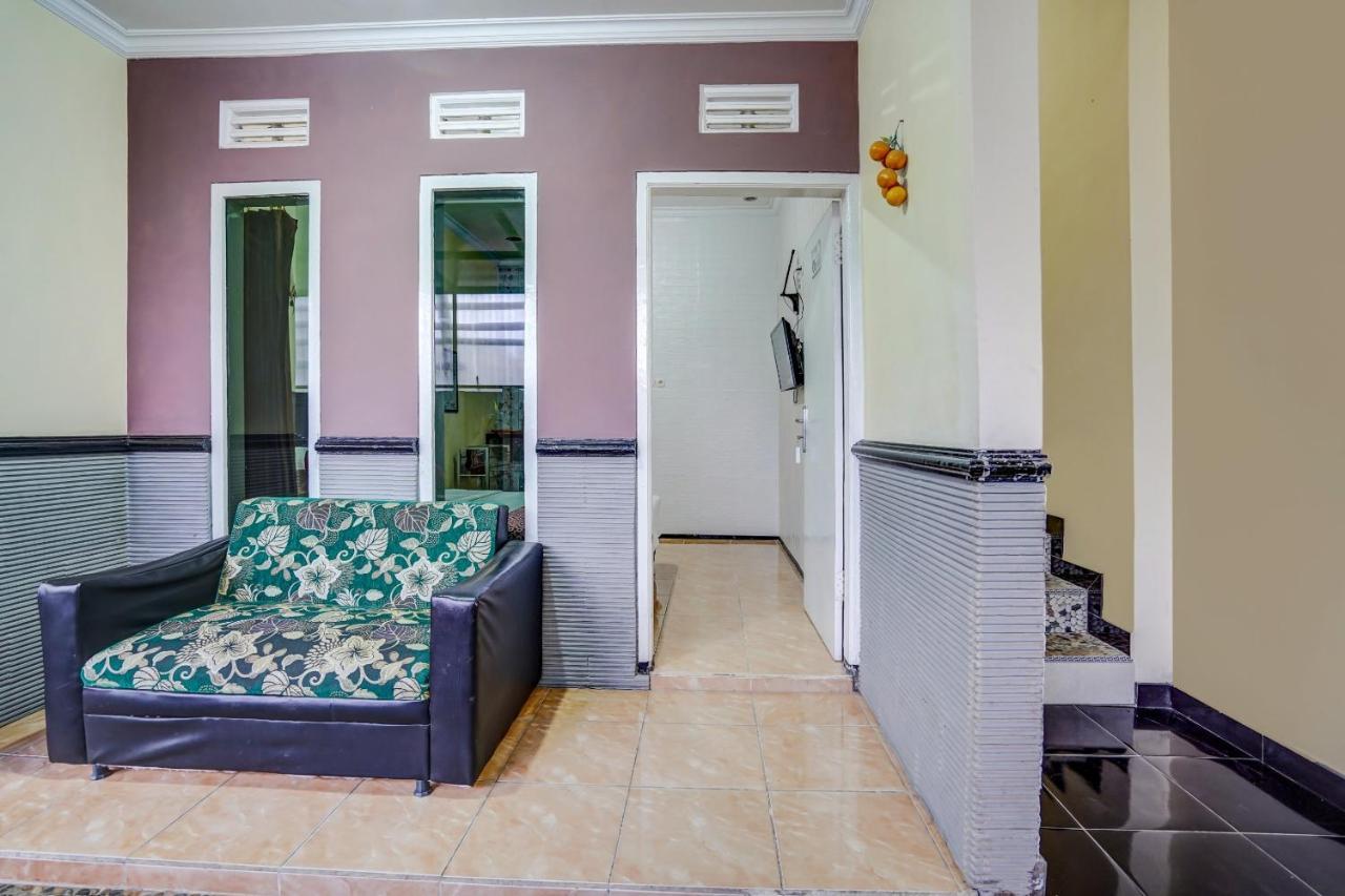 Super Oyo 90642 Lancar Homestay Syariah Tlekung Buitenkant foto