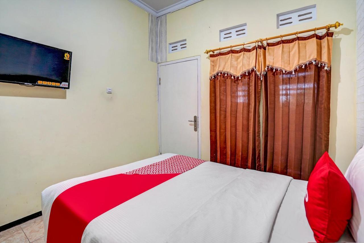 Super Oyo 90642 Lancar Homestay Syariah Tlekung Buitenkant foto
