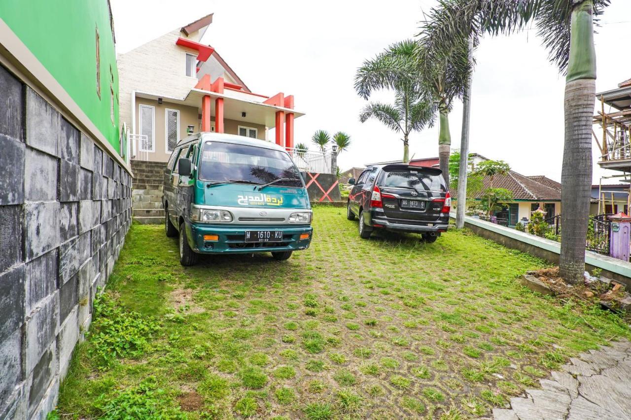 Super Oyo 90642 Lancar Homestay Syariah Tlekung Buitenkant foto
