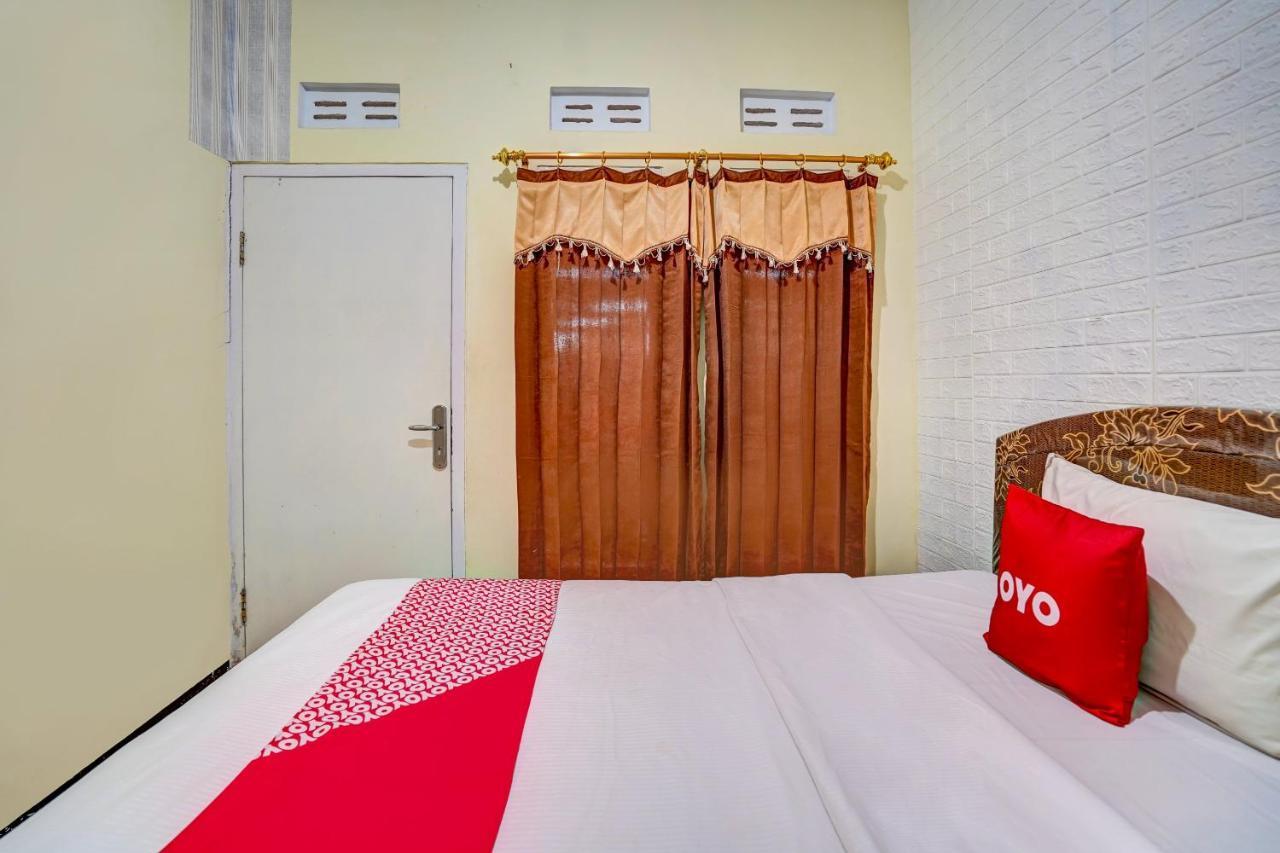 Super Oyo 90642 Lancar Homestay Syariah Tlekung Buitenkant foto