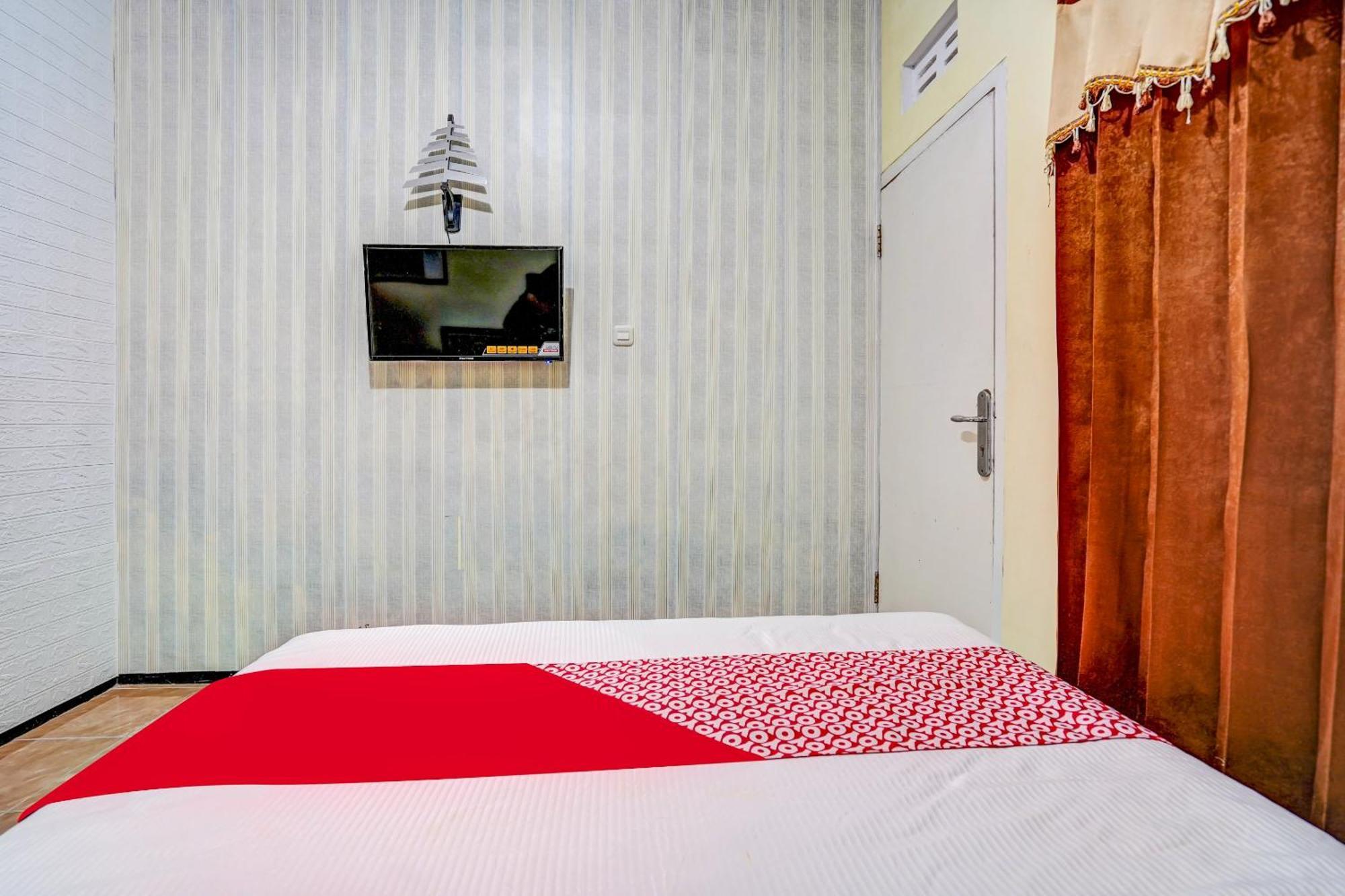Super Oyo 90642 Lancar Homestay Syariah Tlekung Buitenkant foto
