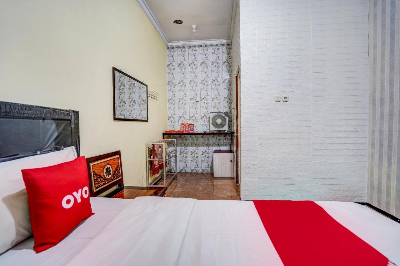 Super Oyo 90642 Lancar Homestay Syariah Tlekung Buitenkant foto