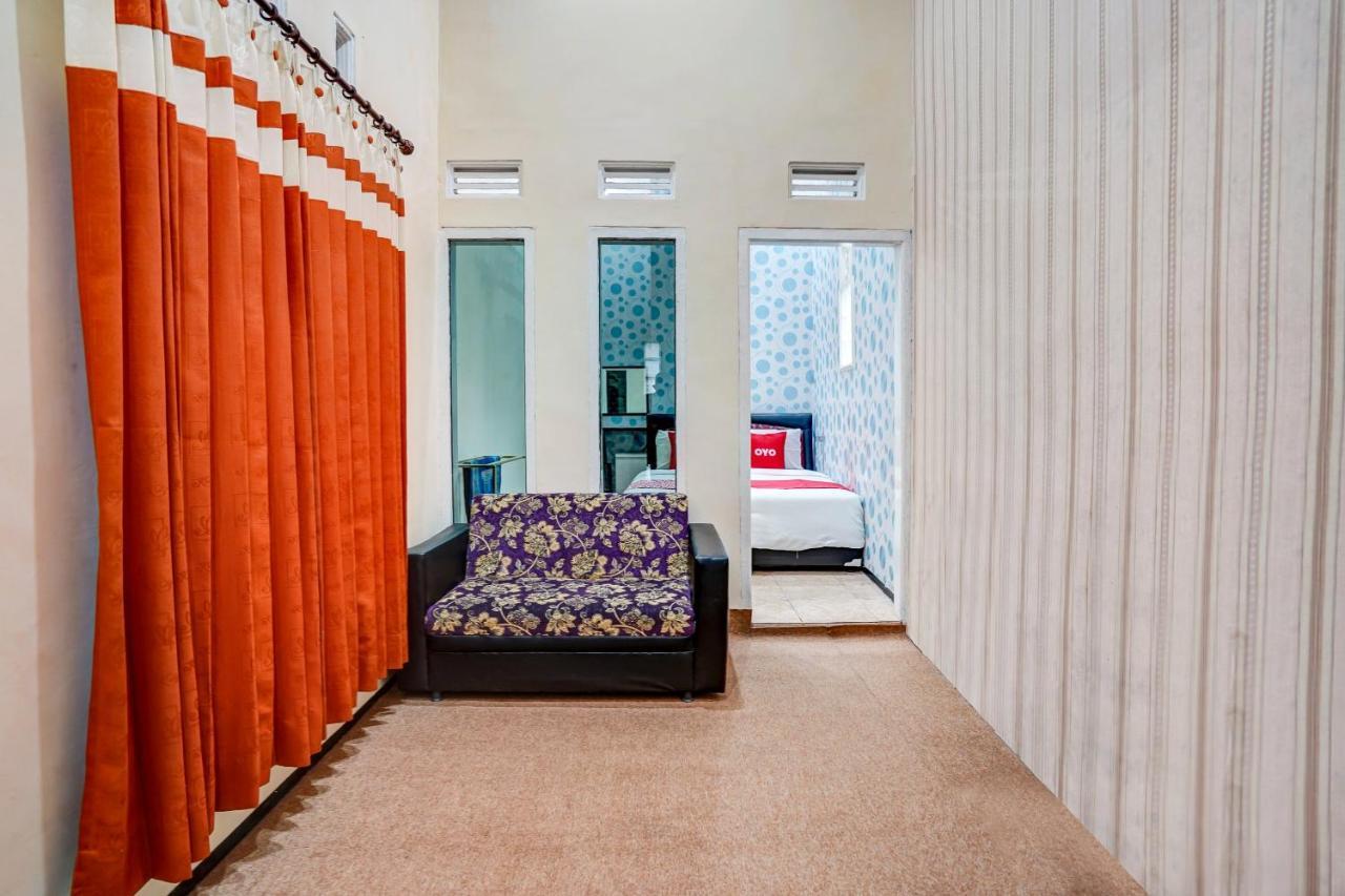 Super Oyo 90642 Lancar Homestay Syariah Tlekung Buitenkant foto