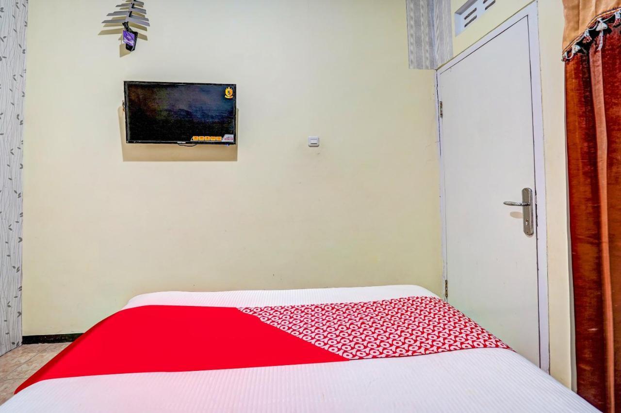 Super Oyo 90642 Lancar Homestay Syariah Tlekung Buitenkant foto