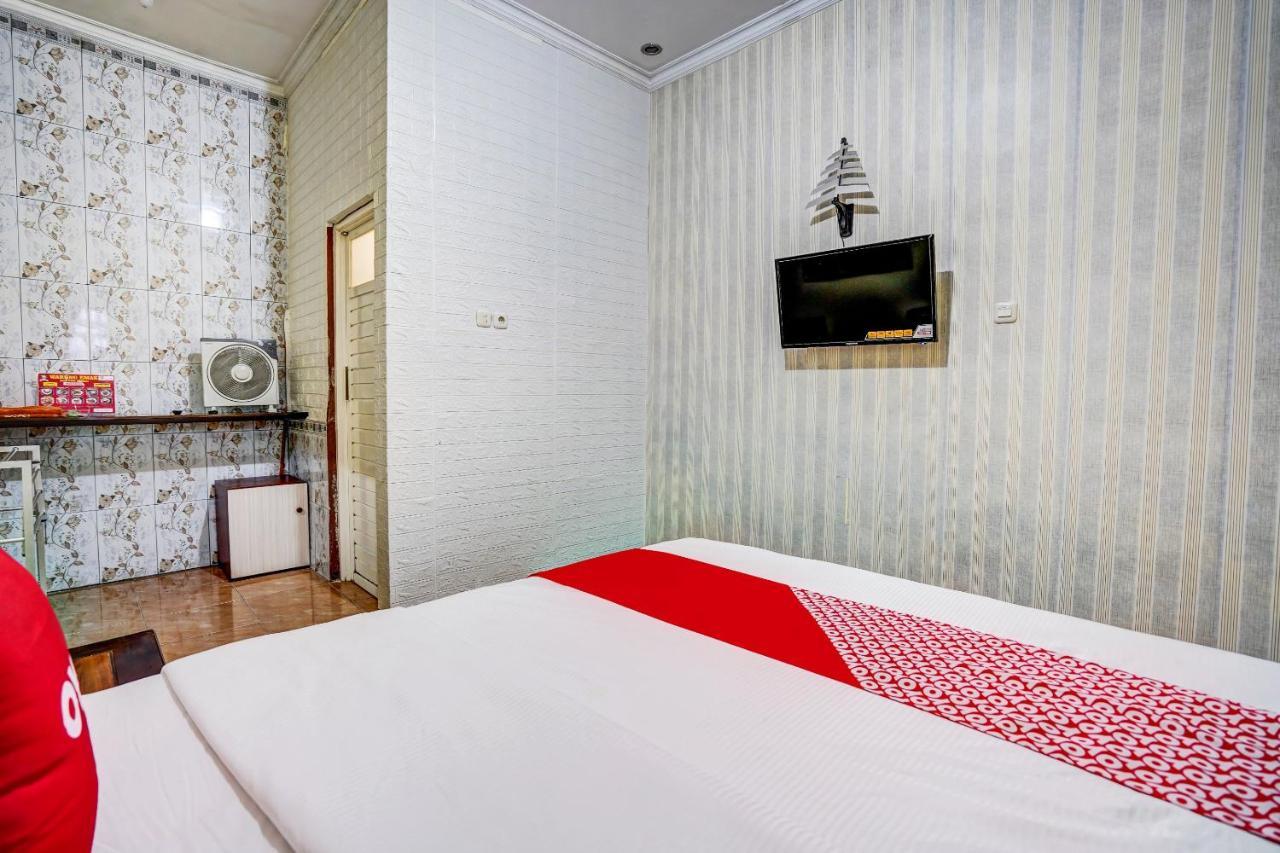 Super Oyo 90642 Lancar Homestay Syariah Tlekung Buitenkant foto