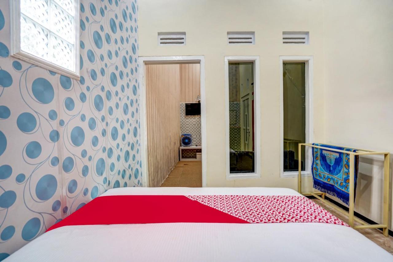 Super Oyo 90642 Lancar Homestay Syariah Tlekung Buitenkant foto